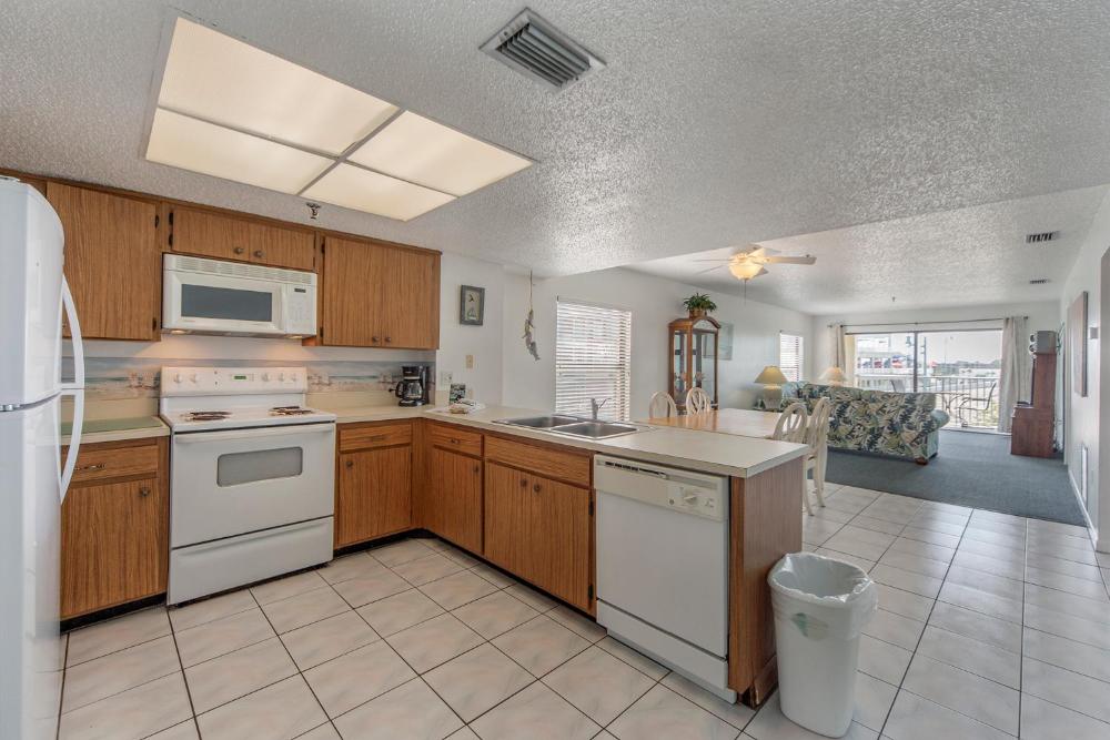 Corner Unit Views John's Pass - Beach Place #204
